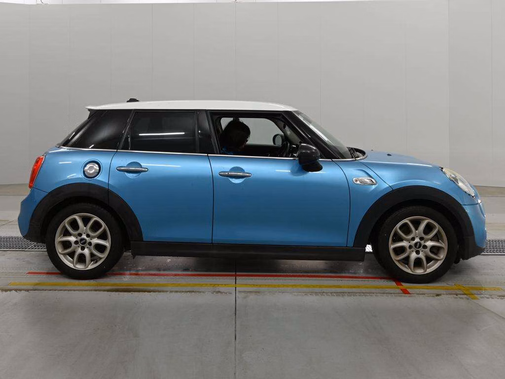 MINI HATCH