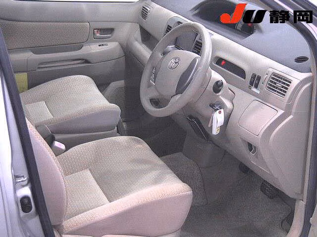 TOYOTA RAUM