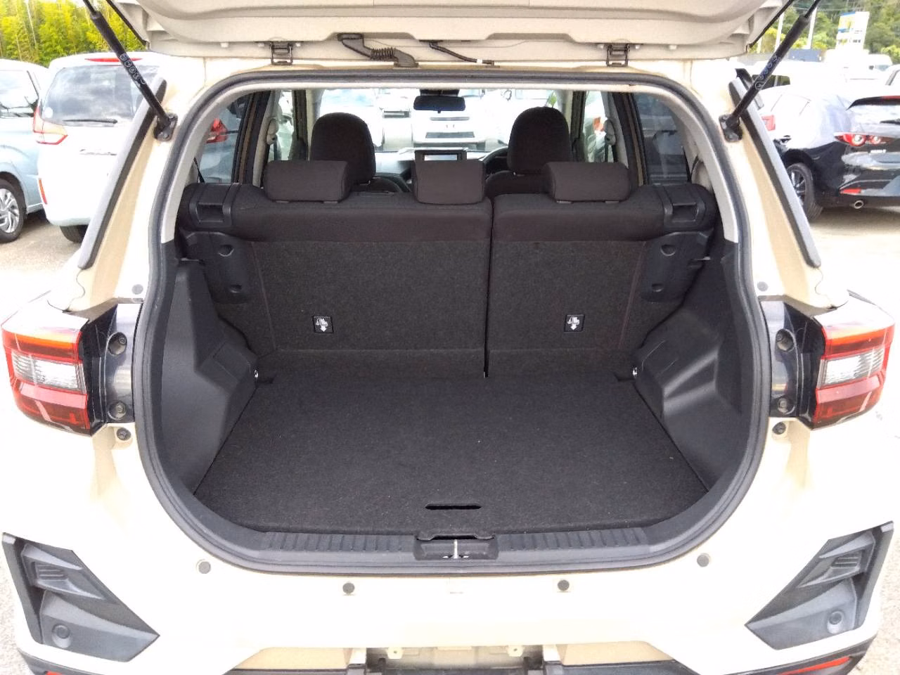 DAIHATSU ROCKY