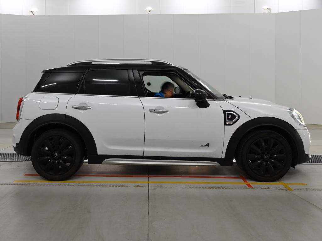MINI CROSSOVER