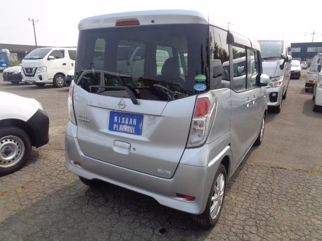 NISSAN DAYZ ROOX