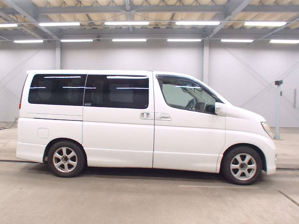 NISSAN ELGRAND