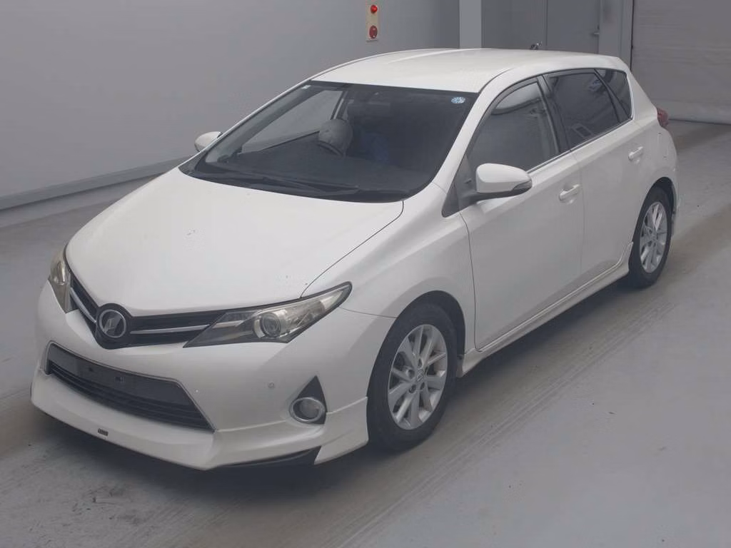 TOYOTA AURIS