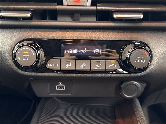 Nissan Aura