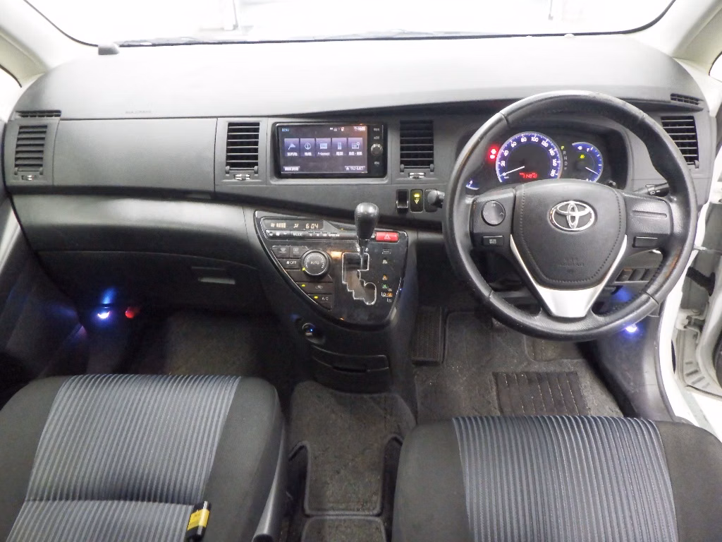 TOYOTA ISIS