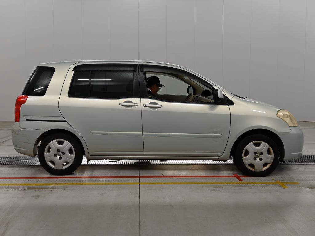 TOYOTA RAUM