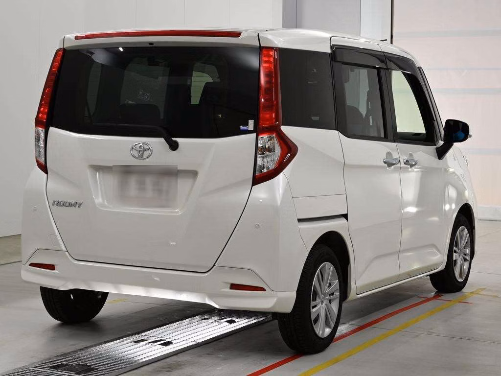 TOYOTA ROOMY