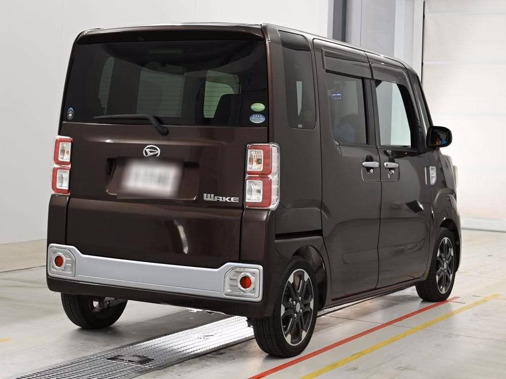 DAIHATSU WAKE
