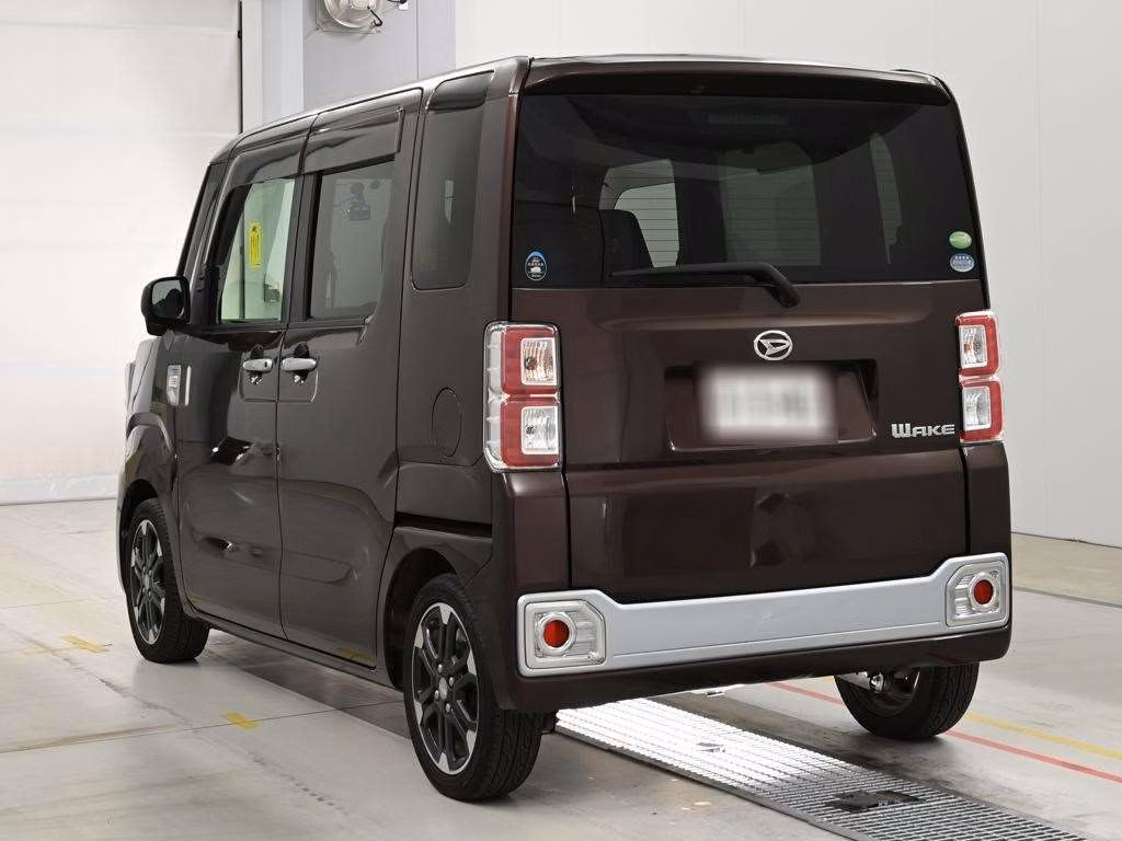 DAIHATSU WAKE