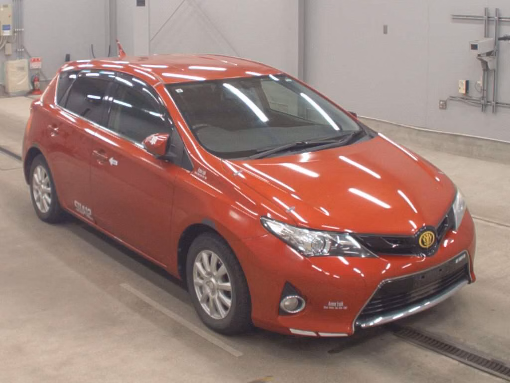 TOYOTA AURIS