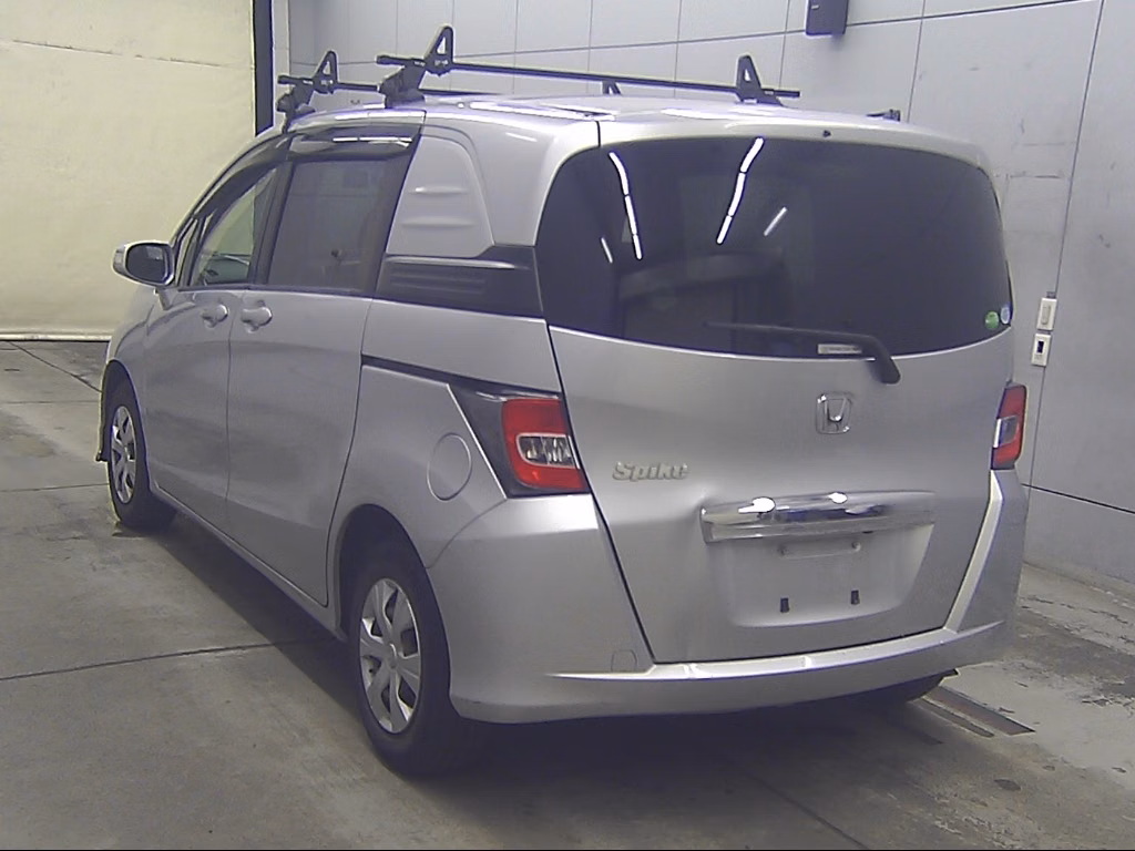 HONDA FREED SPIKE