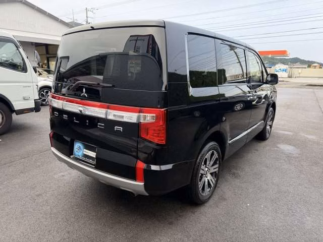 Mitsubishi Delica D:5