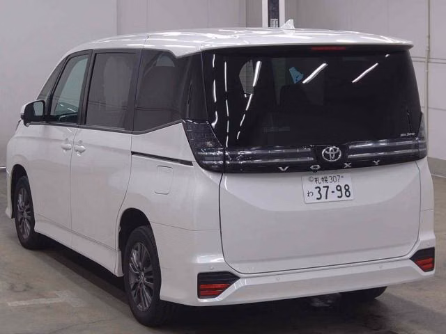 TOYOTA VOXY