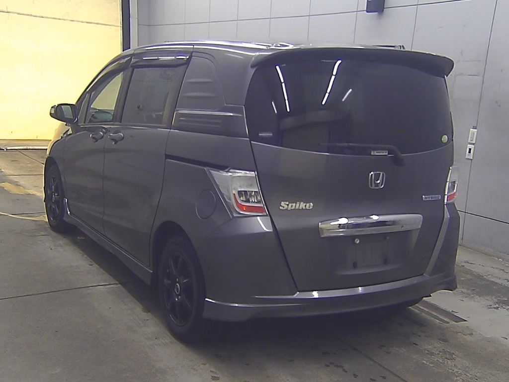 HONDA FREED SPIKE