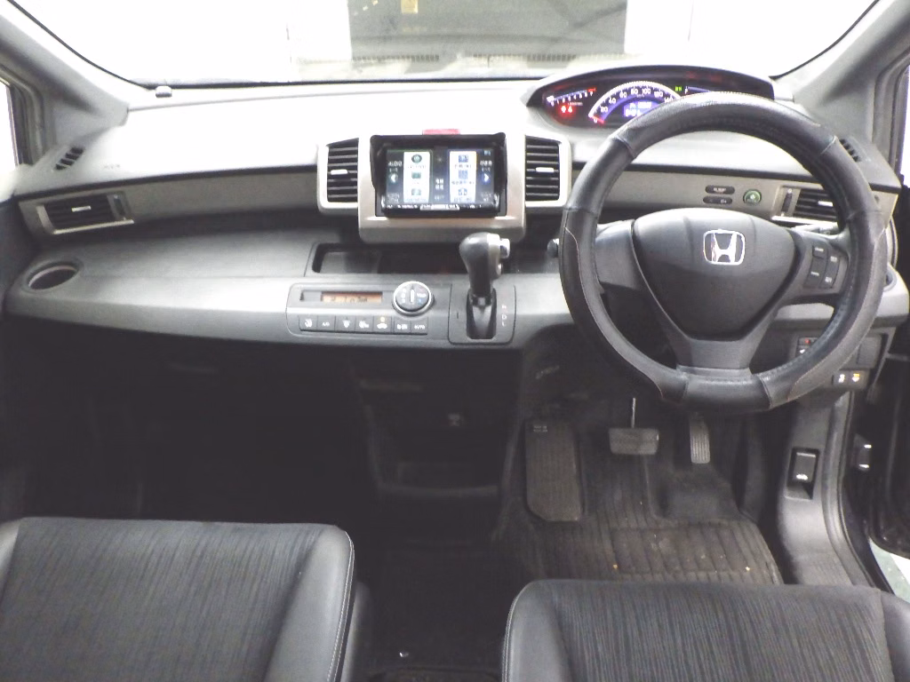 HONDA FREED SPIKE