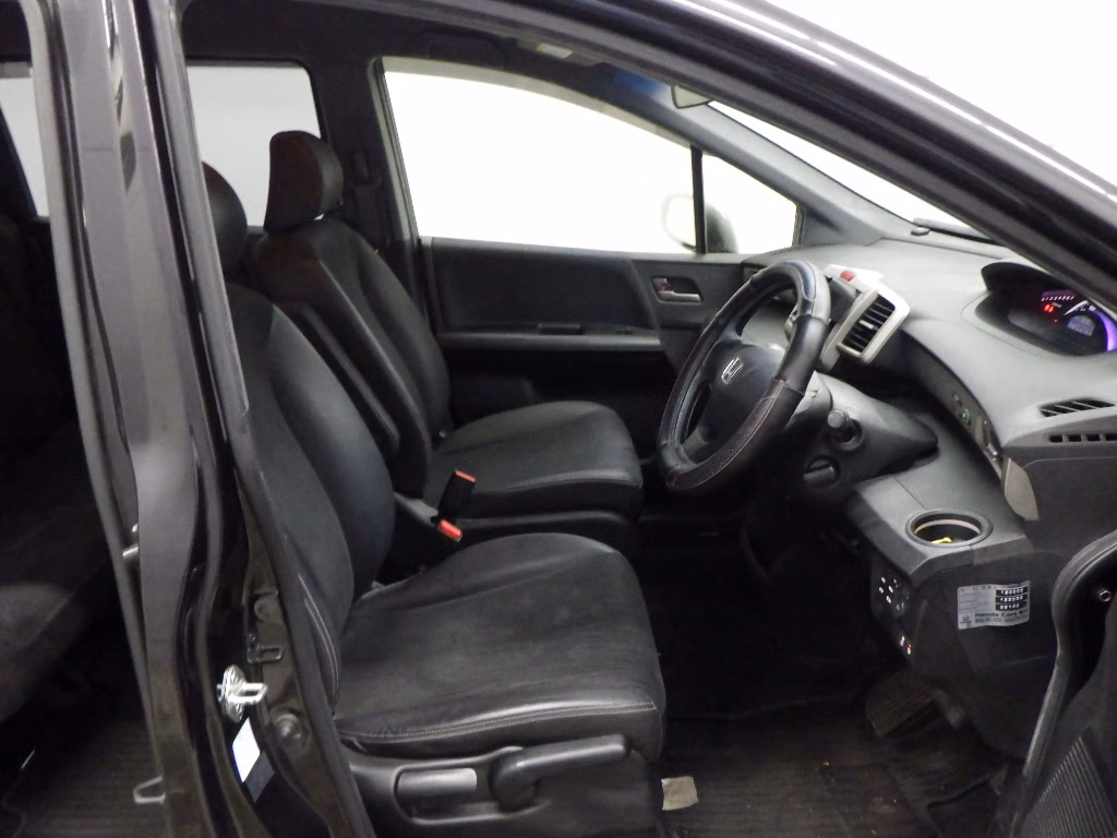 HONDA FREED SPIKE