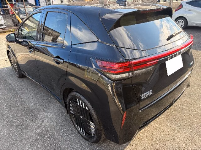 Nissan Aura