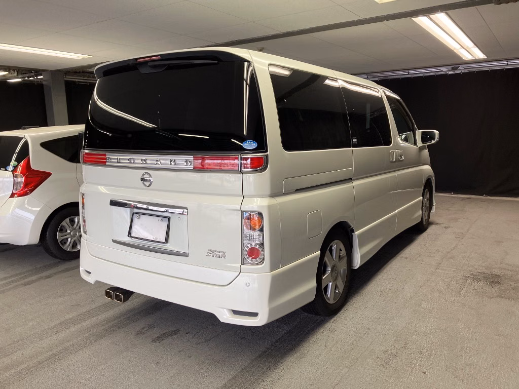 NISSAN ELGRAND