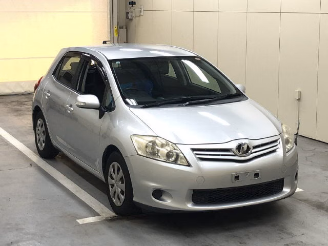 TOYOTA AURIS