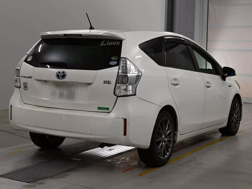 TOYOTA PRIUS ALPHA