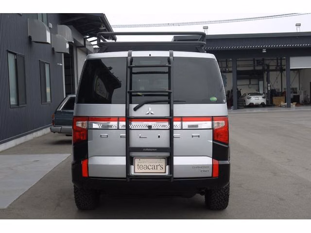 Mitsubishi Delica D:5