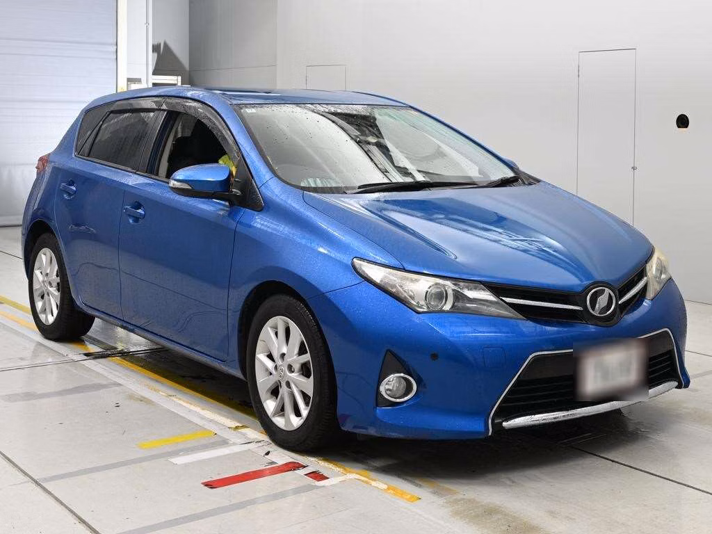 TOYOTA AURIS