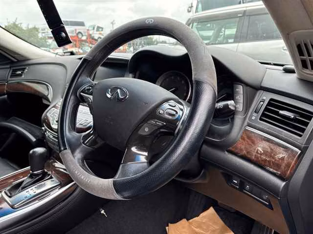 NISSAN FUGA