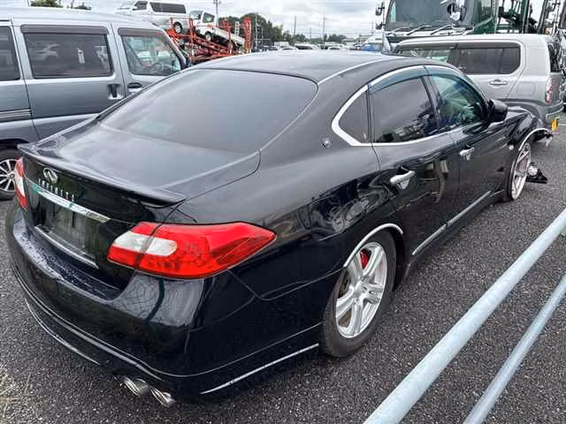 NISSAN FUGA