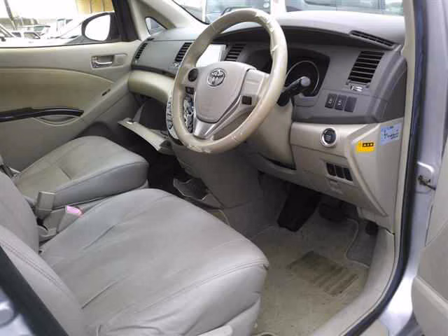 TOYOTA ISIS
