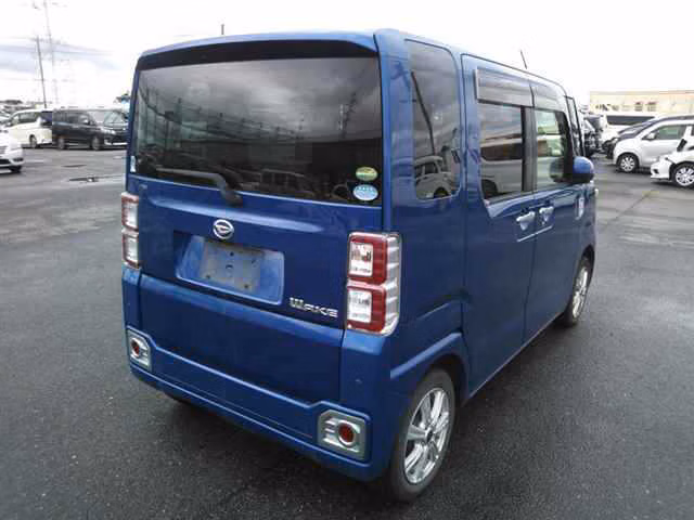 DAIHATSU WAKE