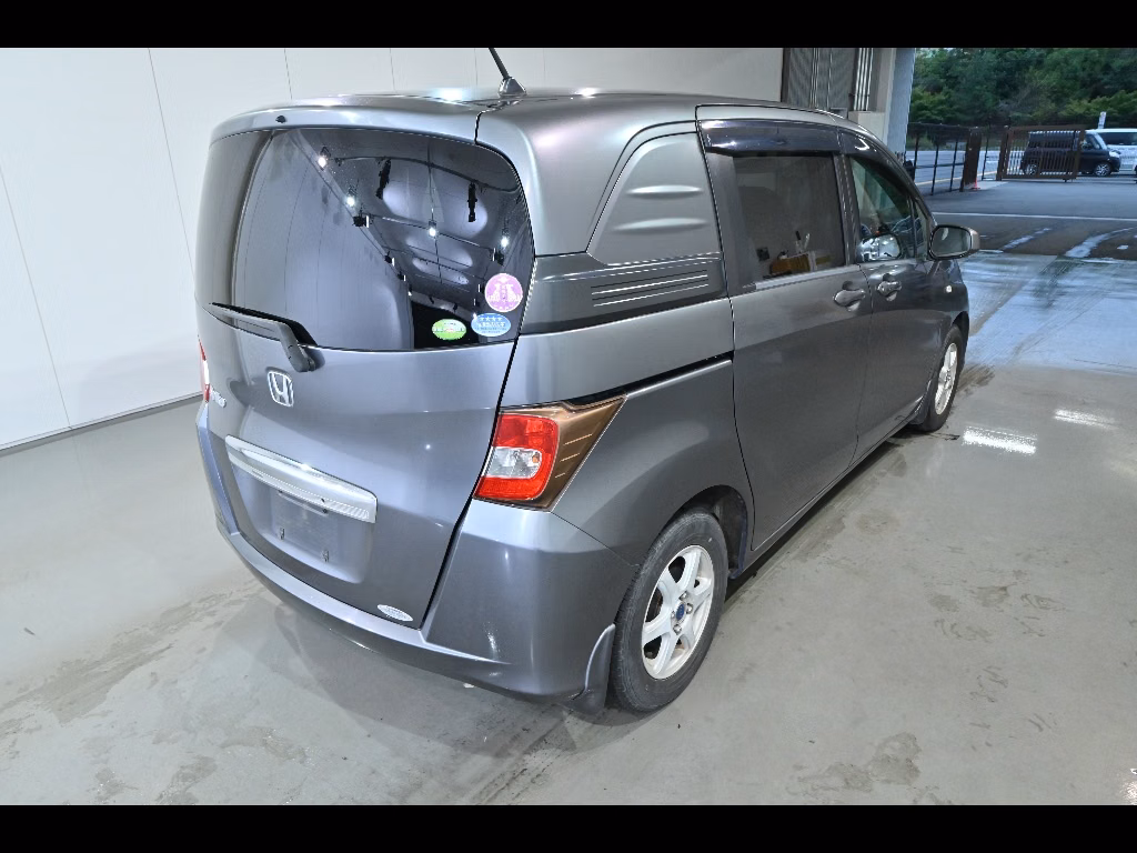 HONDA FREED SPIKE