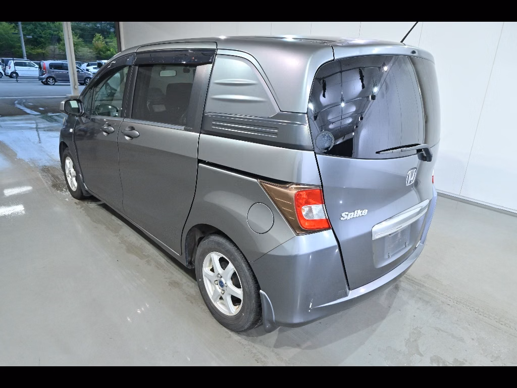 HONDA FREED SPIKE