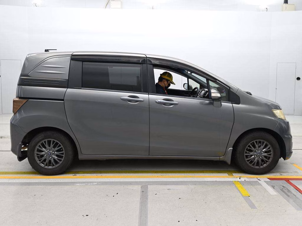 HONDA FREED SPIKE