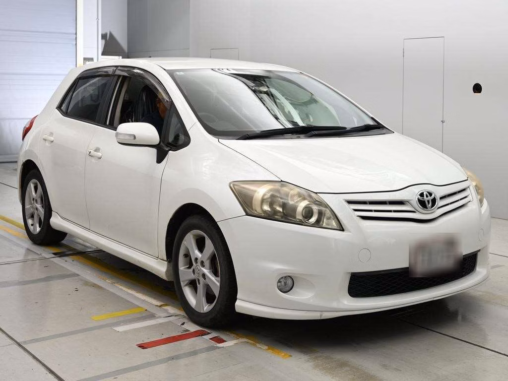 TOYOTA AURIS