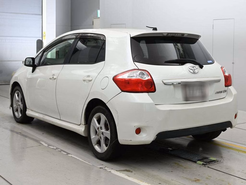 TOYOTA AURIS