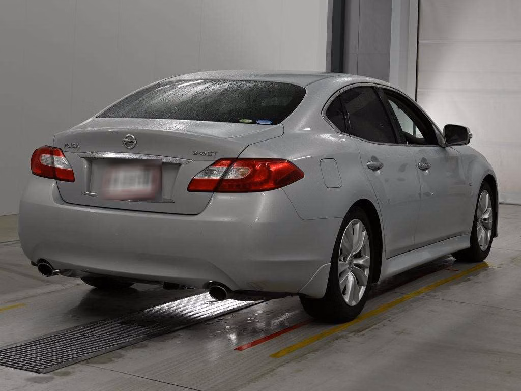 NISSAN FUGA