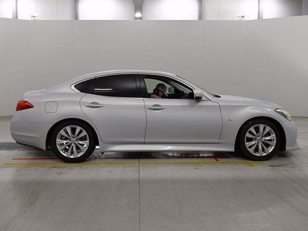 NISSAN FUGA