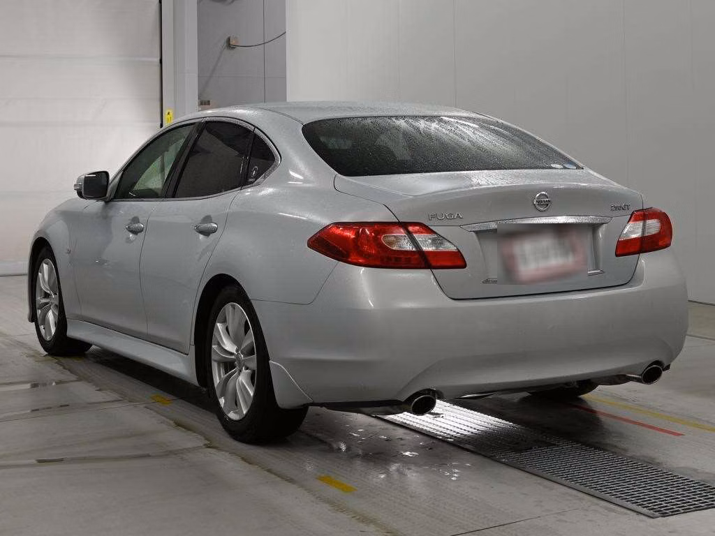 NISSAN FUGA