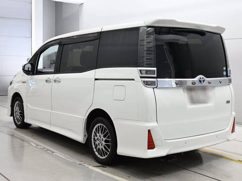 TOYOTA VOXY