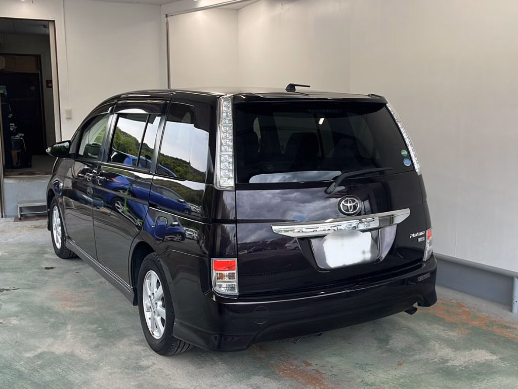 TOYOTA ISIS