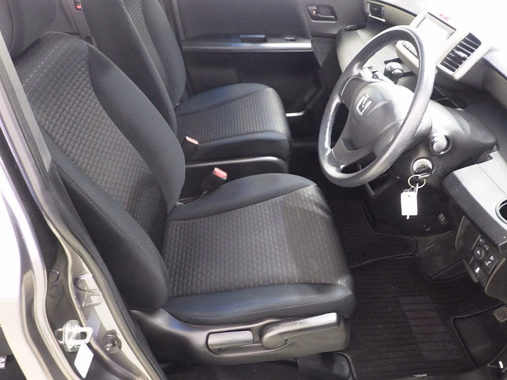 HONDA FREED SPIKE