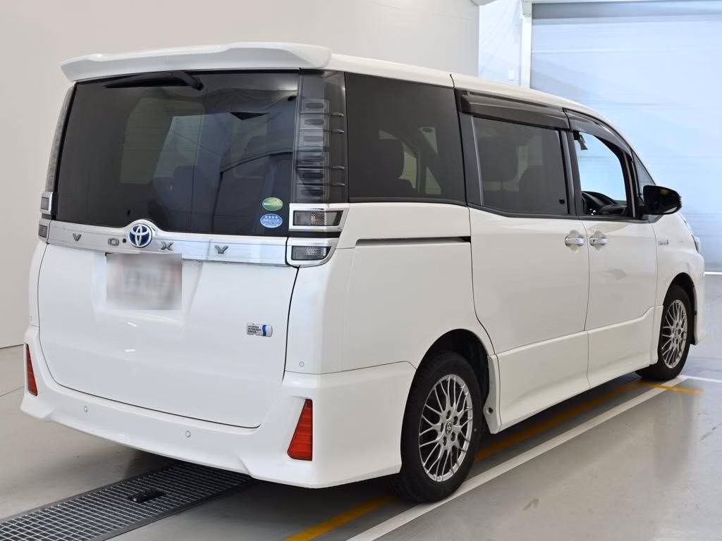 TOYOTA VOXY