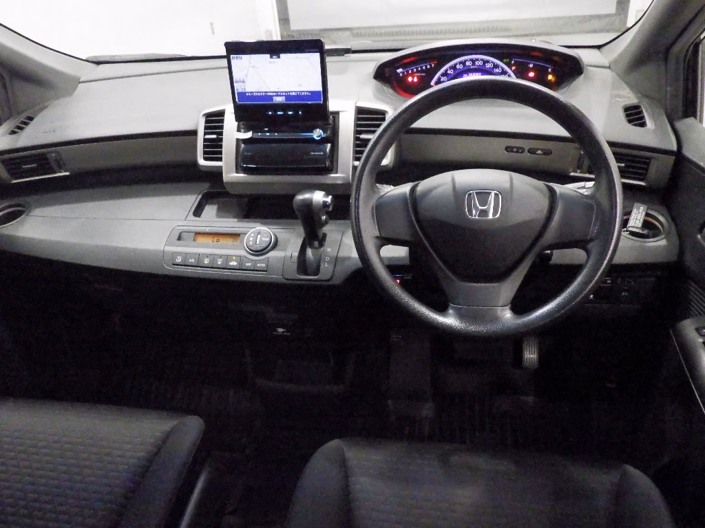 HONDA FREED SPIKE