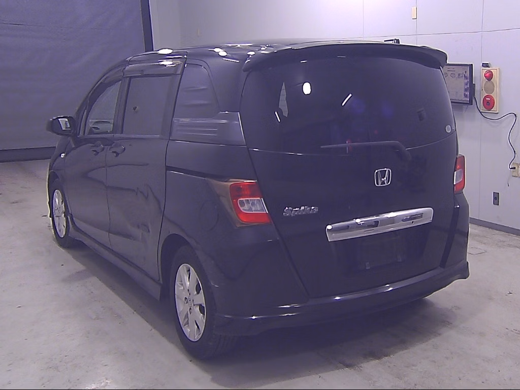 HONDA FREED SPIKE
