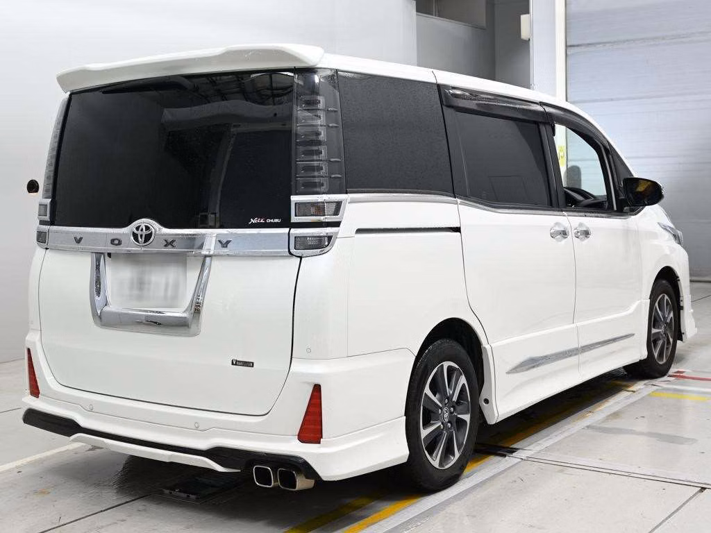 TOYOTA VOXY