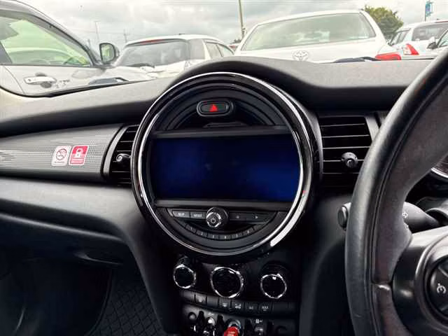 MINI HATCH