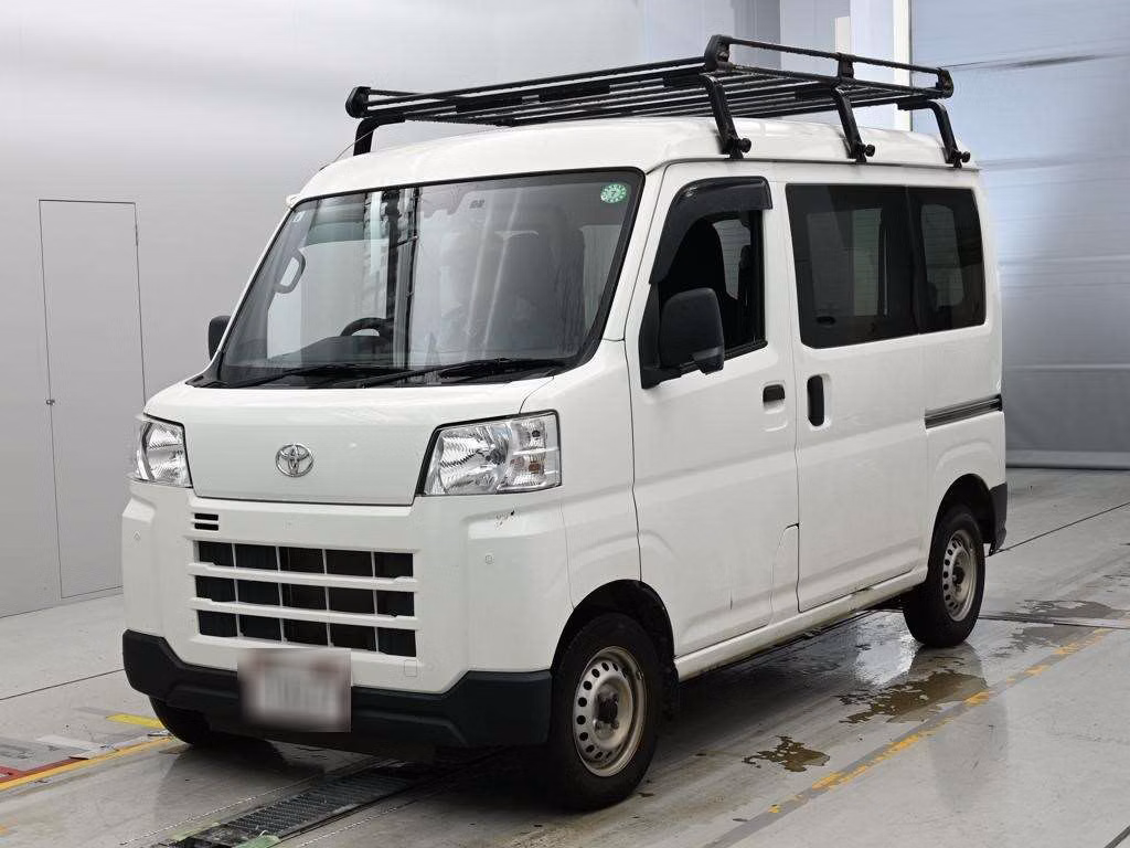 TOYOTA PIXIS VAN