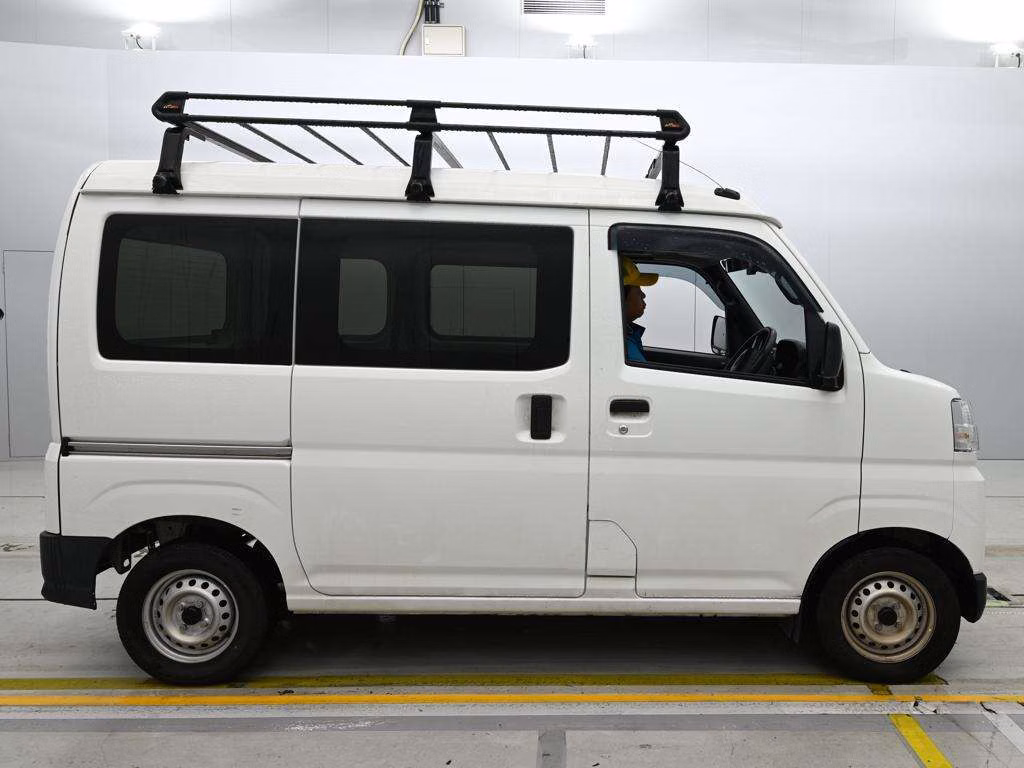 TOYOTA PIXIS VAN