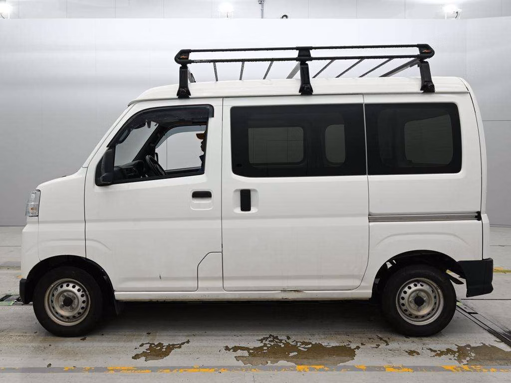 TOYOTA PIXIS VAN