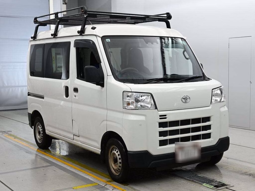 TOYOTA PIXIS VAN